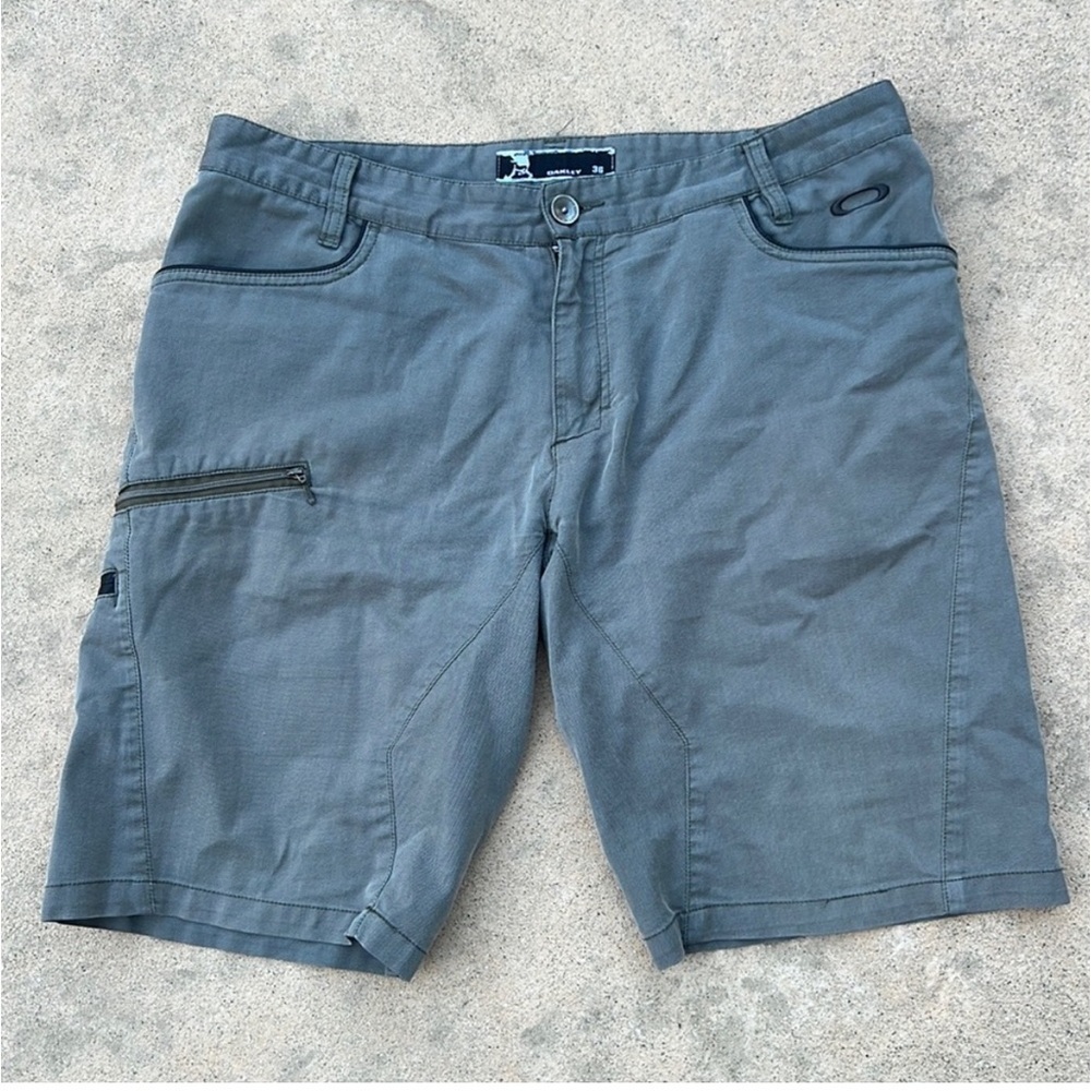 Oakley Men's Green Cargo Shorts Size 36